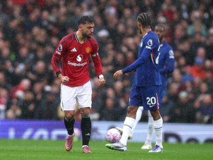 برونو فرنانديز يحتفل بهدفه في مباراة مانشستر يونايتد وتشيلسي بالدوري الإنجليزي الممتاز - 20 سبتمبر 2025 - Reuters