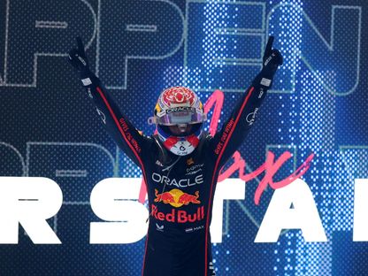 فرشتابن يفوز في قطر ويؤجل حسم لقب فورمولا 1 إلى أبوظبي