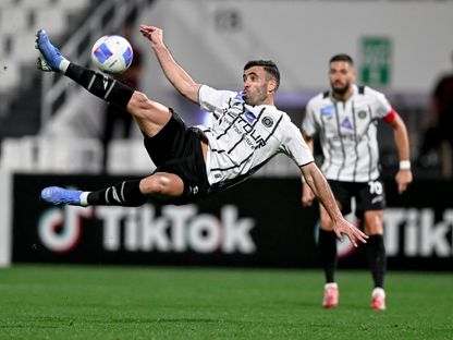 عبد الرزاق حمدالله لحظة تسجيل هدف للشباب في مرمى حضر موت اليمني في دوري أبطال الخليج - 17 فبراير 2026 - X/@AlShababSaudiFC