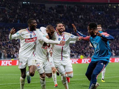 احتفال لاعبي ليون بتسجيل هدف في شباك فالنسيان في نصف نهائي كأس فرنسا - 2 أبريل 2024 - x/@OL