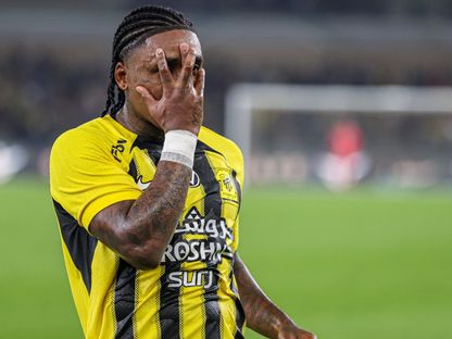 ستيفن بيرغوين لاعب الاتحاد يحتفل بتسجيل هدف في مرمى الرائد بدوري روشن السعودي - 16 يناير 2025 - X/@SPL