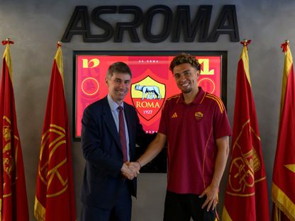 المغربي نائل العيناوي لاعب روما الجديد - 21 يوليو 2025 - X@ASRomaEN