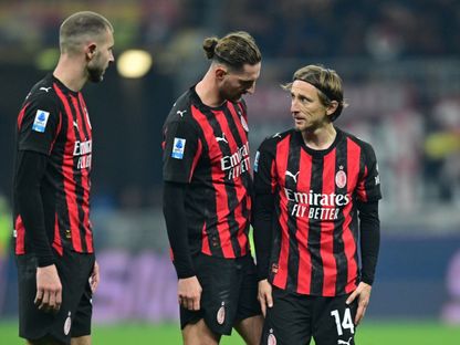 لوكا مودريتش وأدريان رابيو وستراهينيا بافلوفيتش خلال مباراة ميلان ولاتسيو بالدوري الإيطالي - 25 أبريل 2026 - Reuters