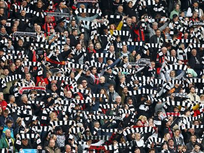 مشجعون لآينتراخت فرانكفورت قبل مباراة ضد كولن بالدوري الألماني - 5 أبريل 2026 - REUTERS