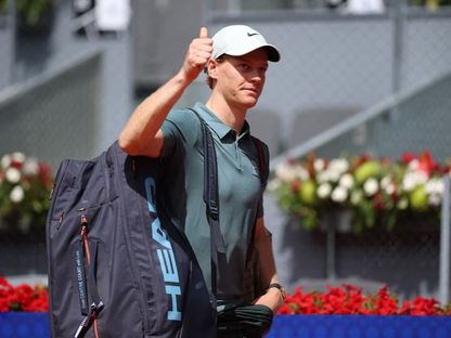 الإيطالي يانيك سينر يحتفل عقب فوزه أمام البريطاني كاميرون نوري في بطولة مدريد المفتوحة للتنس - 28 أبريل 2026 - Reuters