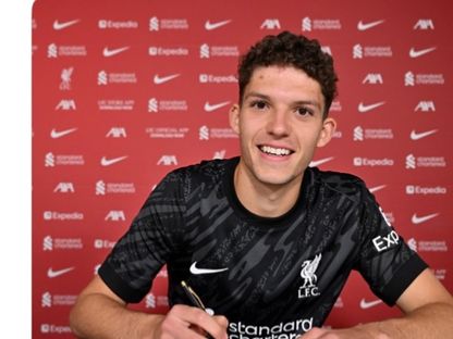 الحارس المجري أرمين بيتشي يوقع لليفربول - Liverpool/x