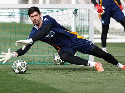 حارس ريال مدريد تيبو كورتوا خلال تدريب - 6 أبريل 2025 - realmadrid.com