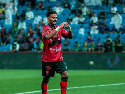 احتفال عبد العزيز العليوة لاعب الخلود بتسجيل هدف في مرمى الخليج بالدوري السعودي - 3 أبريل 2026 - X/@AlKholoodClub