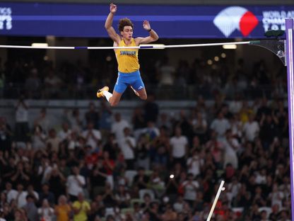 دوبلانتيس يحطم الرقم العالمي في القفز بالزانة في طوكيو - 15 سبتمبر 2025 - Reuters