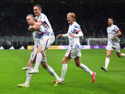 إيرلينغ هالاند يحتفل بهدفه الثاني في مرمى إيطاليا في تصفيات كأس العالم - 16 نوفمبر 2025 - Reuters