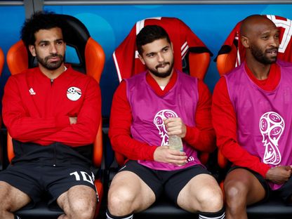شيكابالا وسام مرسي ومحمد صلاح خلال مباراة مصر وأوروغواي بكأس العالم 2018 - 15 يونيو 2018 - Reuters