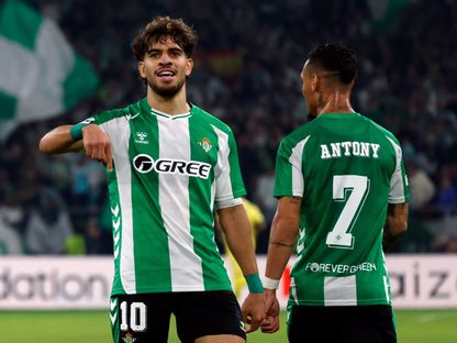 عبد الصمد الزلزولي لاعب ريال بيتيس يحتفل بهدفه أمام ليون بالدوري الأوروبي - 6 نوفمبر 2025 - Reuters