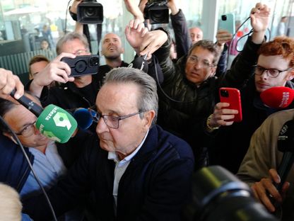 نيغريرا يستخدم "حق الصمت" أمام القضاء في قضية برشلونة