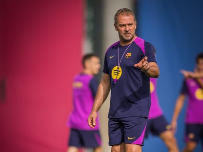 هانزي فليك مدرب برشلونة خلال تدريبات الفريق قبل مواجهة رايو فايكانو - 30 أغسطس 2025 - X/@FCBarcelona_es