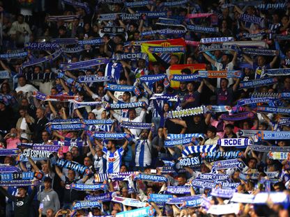 جماهير إسبانيول قبل انطلاق مباراة برشلونة في الدوري الإسباني - 15 مايو 2025 - Reuters