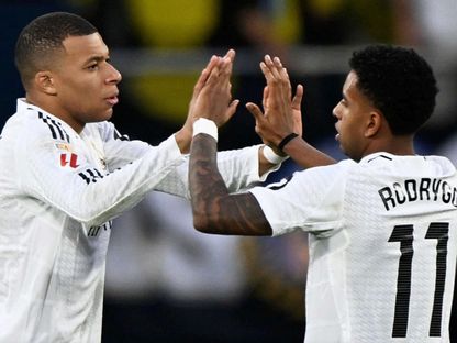 مبابي يحتفل بهدفه مع رودريغو في مباراة ريال مدريد وفياريال 15-3-2025 - Reuters