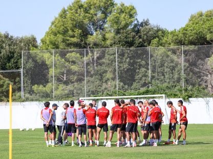 لاعبو الأهلي المصري خلال تدريب - - X/@AlAhly