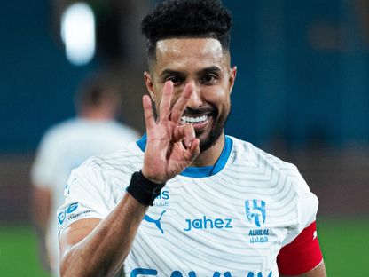 سالم الدوسري قائد الهلال يحتفل بعد تسجيل ثلاثية بمواجهة الرائد في دوري روشن السعودي - 7 مايو 2025 - X/@Alhilal_FC