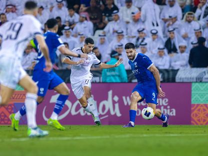 ألكسندر ميتروفيتش مهاجم الهلال في مواجهة يوسف عطال مدافع السد في دوري أبطال آسيا - 26 نوفمبر 2024 - X@Alhilal_FC