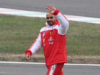 لويس هاميلتون يقود سيارة فيراري الجديدة للفورمولا 1، SF-26 خلال الاختبارات بحلبة فيورانو في إيطاليا - 23 يناير 2026 - Reuters