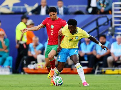 فينيسيوس جونيور وأشرف حكيمي خلال مباراة البرازيل والمغرب بكأس العالم - 13 يونيو 2026 - Reuters