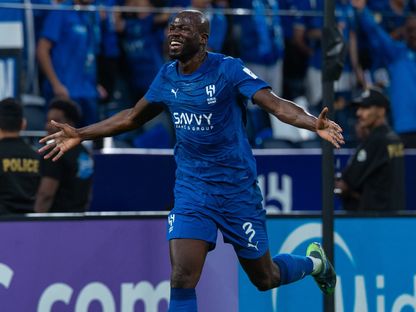 احتفال كاليدو كوليبالي مدافع الهلال بتسجيل هدف في مرمى السد القطري بدوري أبطال آسيا للنخبة - 21 أكتوبر 2025 - X/@Alhilal_FC