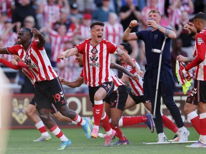 لاعبو سندرلاند يحتفلون بعد الفوز على تشيلسي والتأهل للدوري الأوروبي - 24 مايو 2026 - X/@SunderlandAFC