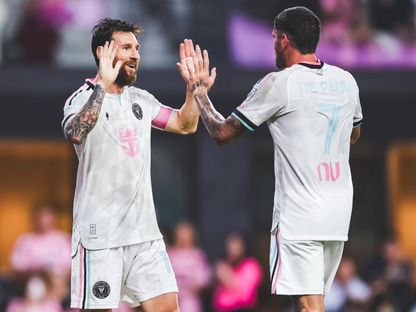 ليونيل ميسي وزميله رودريغو دي بول خلال المواجهة بين إنتر ميامي ونيويورك سيتي في الدوري الأميركي - 14 أكتوبر 2026 - X/@InterMiamiCF