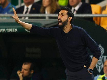 ألفارو أربيلوا يتجاهل جوزيه مورينيو.. ويرفض انتقاد لاعبي ريال مدريد