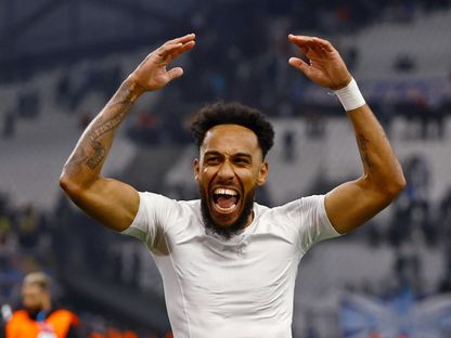 بيير إيميريك أوباميانغ مهاجم مارسيليا يحتفل بعد الفوز على بنفيكا في الدوري الأوروبي - 18 أبريل 2024 - Reuters