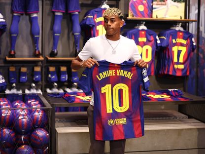 لامين يامال نجم برشلونة يحمل القميص رقم 10 - 16 يوليو 2025 - Reuters