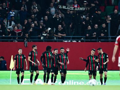 احتفال لاعبي الجيش الملكي بالتقدم على الأهلي في دوري أبطال إفريقيا - 28 نوفمبر 2025 - @CAFCLCC_ar