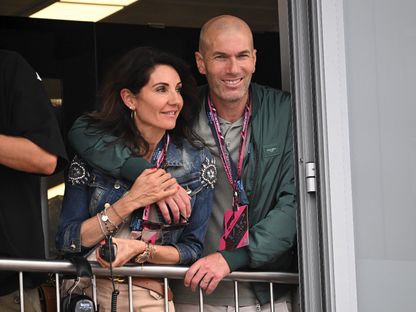 زين الدين زيدان وزوجته فيرونيك يتابعان سباق جائزة موناكو الكبرى في فورمولا 1 - 29 مايو 2022 - Reuters