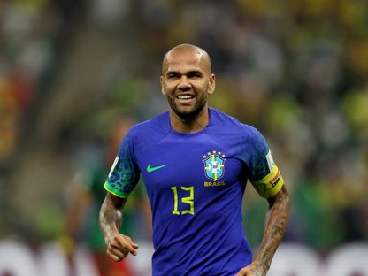 داني ألفيس قائد منتخب البرازيل خلال مواجهة الكاميرون في كأس العالم 2022 - 2 ديسمبر 2022 - AFP