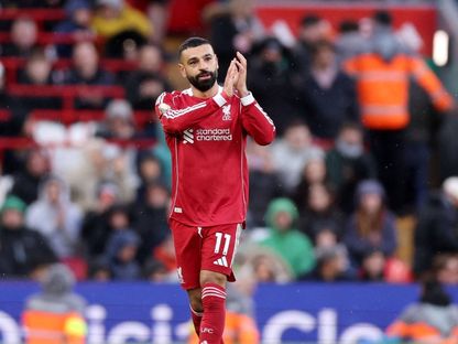 محمد صلاح يُحيي جمهور ليفربول في مباراة فولهام بالدوري الإنجليزي - 11 أبريل 2026 - Reuters