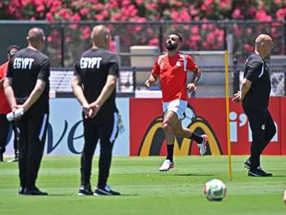 محمد صلاح خلال تدريب لمصر في كأس العالم وبدا المدرب حسام حسن والجهاز الفني - 2 يوليو 2026 - IMAGN IMAGES via Reuters