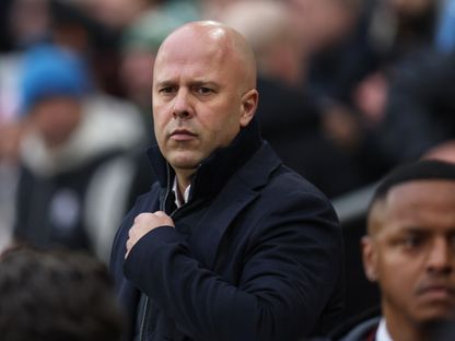 آرني سلوت مدرب ليفربول خلال مباراة برنتفورد في الدوري الإنجليزي - 18 يناير 2025 - Reuters