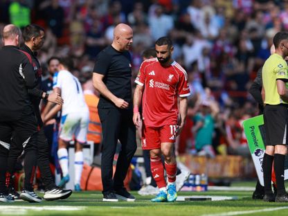 محمد صلاح لاعب ليفربول يغادر الملعب مصاباً أمام كريستال بالاس - 25 أبريل 2026 - Reuters