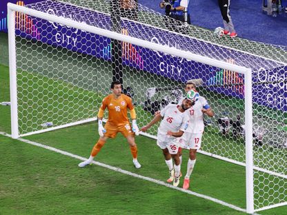 كرة أياسي أويدا مهاجم اليابان في طريقها لمرمى تونس في كأس العالم - 21 يونيو 2026 - Reuters
