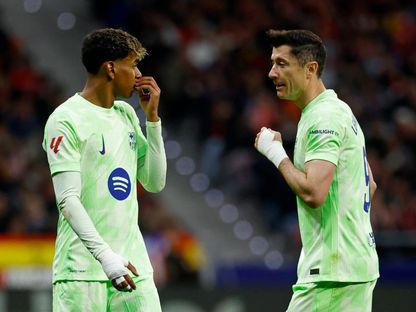 روبرت ليفاندوفسكي ولامين يامال من مباراة برشلونة وأتليتيكو مدريد بالدوري الإسباني - 16 مارس 2025 - Reuters