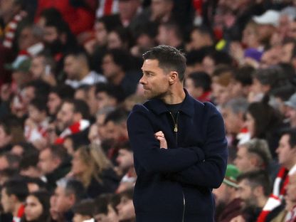 مدرب ريال مدريد تشابي ألونسو خلال مباراة ضد أتلتيك بلباو - 3 ديسمبر 2025 - REUTERS