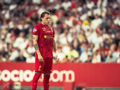 ماتيو ريتيغي أثناء تنفيذه ركلة الجزاء في مباراة ودية بين القادسية وإشبيلية - 4 أغسطس 2025 - X/Alqadsiah