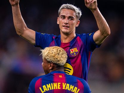 غافي يحتفل مع لامين يامال بعد التسجيل لبرشلونة ضد دايغو الكوري الجنوبي - 4 أغسطس 2025 - X/@FCBarcelona