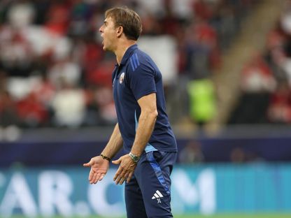 الإسباني جولن لوبيتيغي مدرب منتخب قطر خلال مباراة تونس بكأس العرب - 7 ديسمبر 2025 - X/@QFA