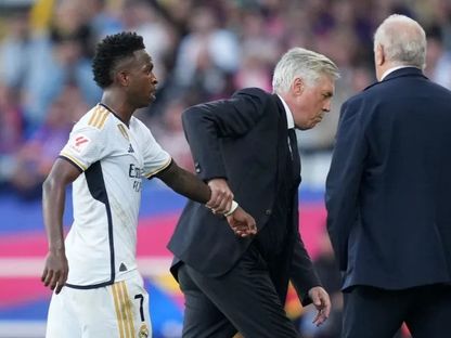 كارلو أنشيلوتي مدرب ريال مدريد رفقة لاعبه البرازيلي فينيسيوس جونيور - 16 مارس 2024 - X/ Real madrid