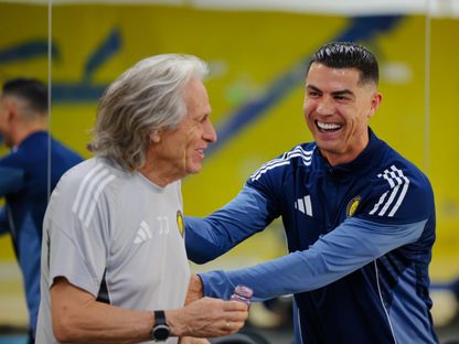 كريستيانو رونالدو نجم نادي النصر وجورجي جيسوس مدرب الفريق في جلسة تدريبية - 31 مارس 2026 - X/@AlNassrFC