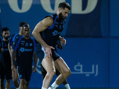 كريم بنزيما مهاجم الهلال في التدريبات قبل مواجهة الفيصلي - 13 أغسطس 2026 - X/@Alhilal_FC