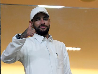 لاعب الهلال نيمار في المدرجات خلال مباراة التعاون في الدوري السعودي - 26 أكتوبر 2024 - Reuters