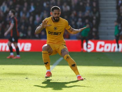 ماتيوس كونيا لاعب ولفرهامبتون يحتفل بهدفه في شباك بورنموث بالدوري الإنجليزي الممتاز - 22 فبراير 2025 - Reuters