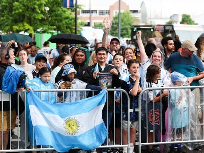 جماهير الأرجنتين تشاهد مباراة منتخب بلادها مع أيسلندا استعداداً لكأس العالم - 10 يونيو 2026 - IMAGN IMAGES via Reuters Connect